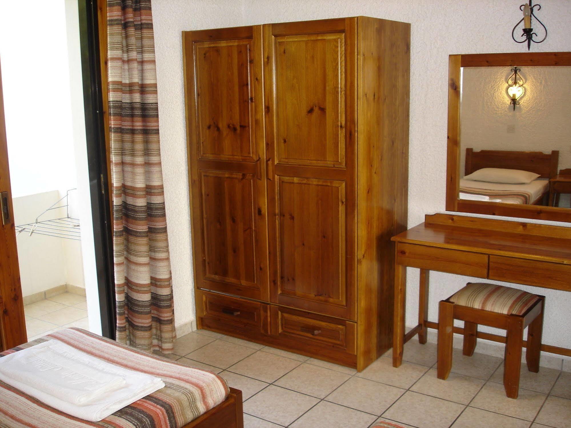Maria Hotel apartamentowy Platanés